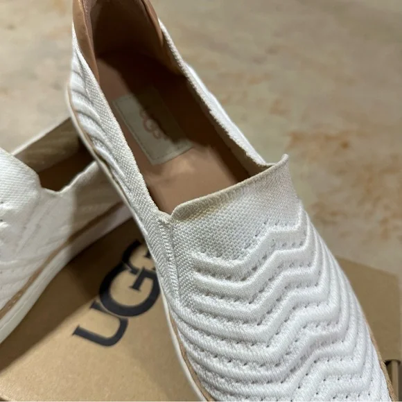 UGG Sammy Chevron Trainers Slip-On Slippers Sneakers White & Tan Size 9 - Picture 12 of 13